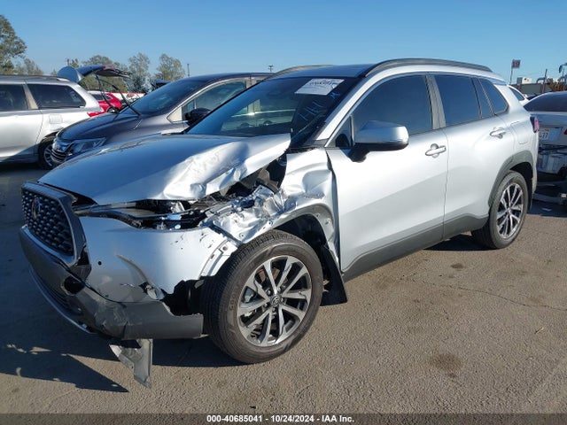 Toyota Corolla Cross Xle 2023 7MUDAAAGXPV061160 Image 2