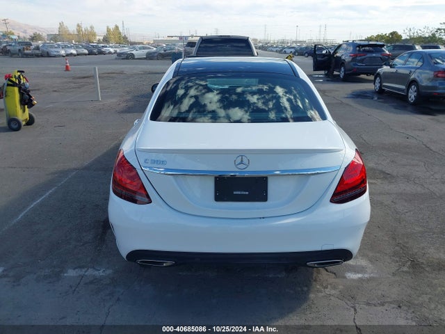 W1KWF8DB1MR614095 Mercedes-Benz C 300 Sedan