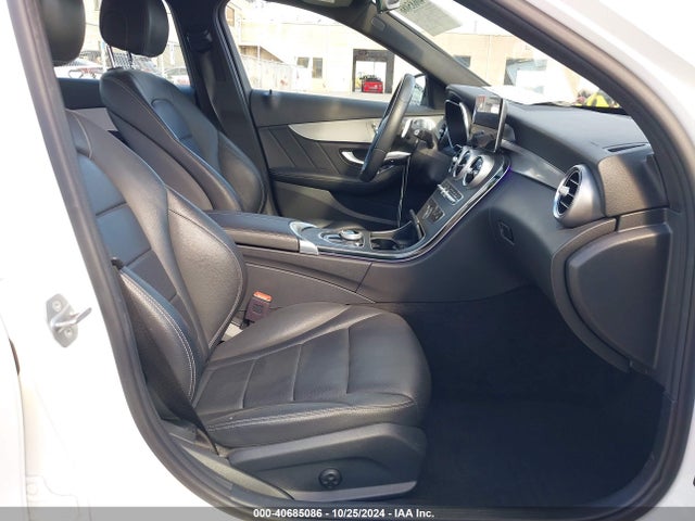 W1KWF8DB1MR614095 Mercedes-Benz C 300 Sedan