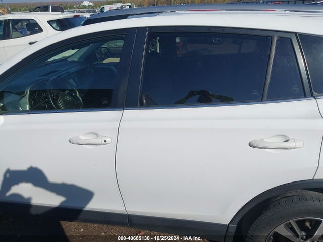 Toyota Rav4 Xle 2017 JTMWFREV7HD099373 Image 14