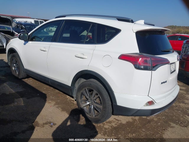 Toyota Rav4 Xle 2017 JTMWFREV7HD099373 Image 3
