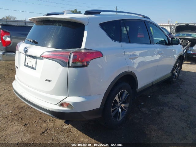 Toyota Rav4 Xle 2017 JTMWFREV7HD099373 Image 4