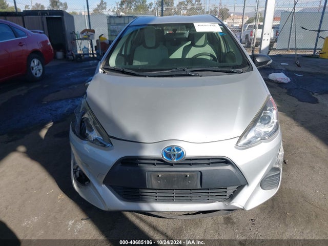 JTDKDTB3XG1136355 Toyota Prius C One