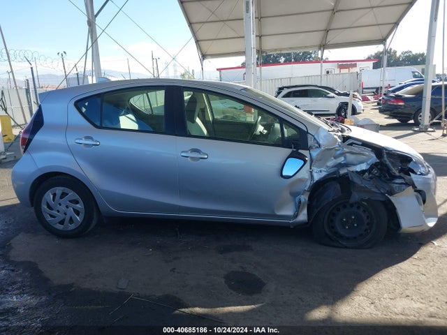JTDKDTB3XG1136355 Toyota Prius C One