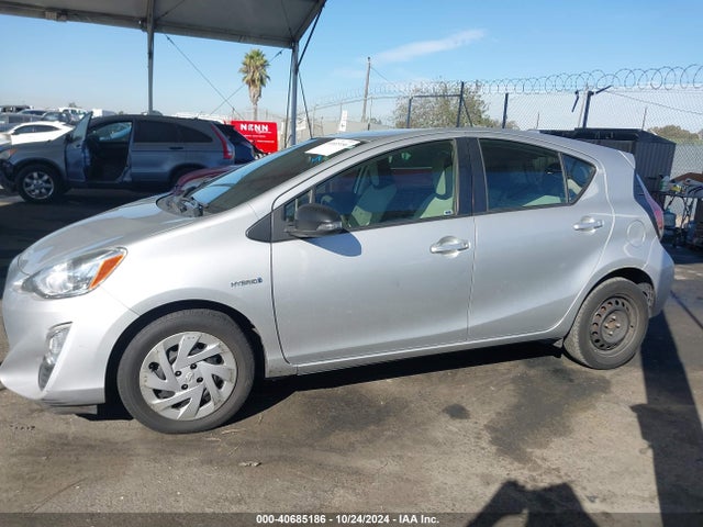 JTDKDTB3XG1136355 Toyota Prius C One