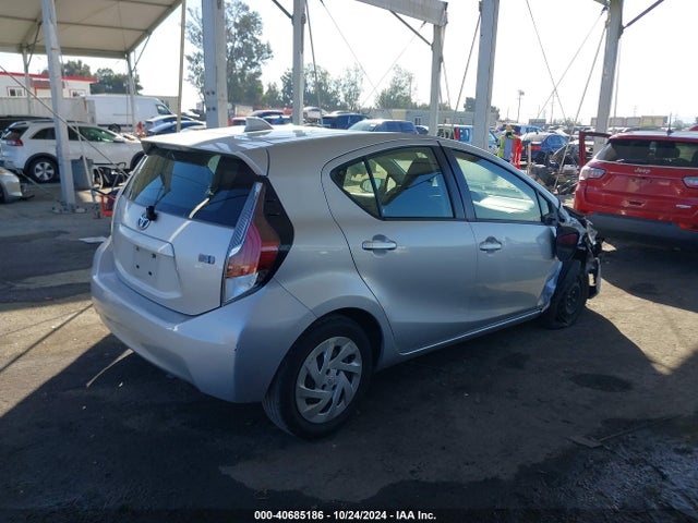 JTDKDTB3XG1136355 Toyota Prius C One