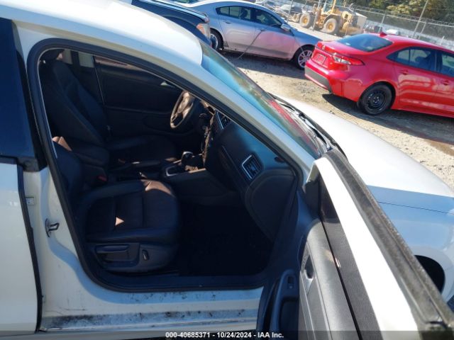 3VWD17AJXEM305019 Volkswagen Jetta 1.8t Se