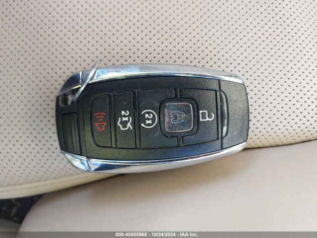1LN6L9NC9H5609249 Lincoln Continental Reserve