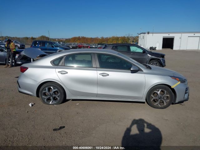3KPF24AD7KE114052 KIA Forte Lxs