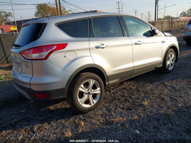 1FMCU9GX7FUA64283 Ford ESCAPE SE