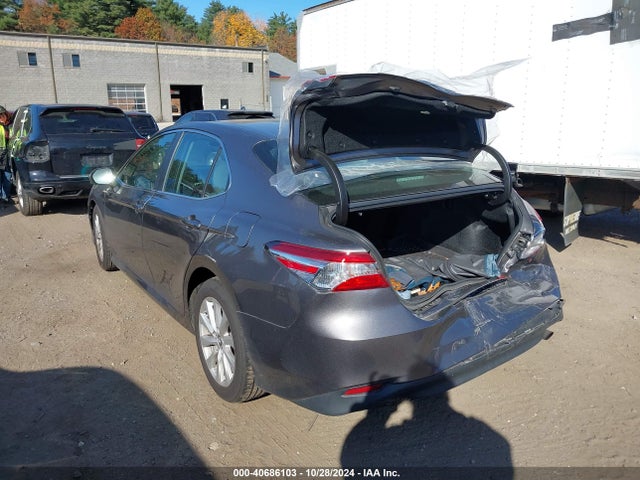 Toyota CAMRY LE 2018 4T1B11HK1JU148472 Image 3