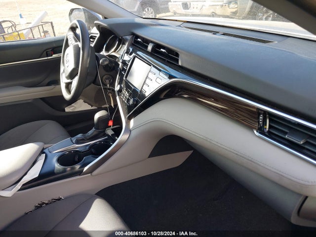 Toyota CAMRY LE 2018 4T1B11HK1JU148472 Image 5