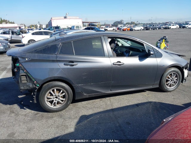 Toyota Prius Three 2016 JTDKARFU6G3026468 Image 14
