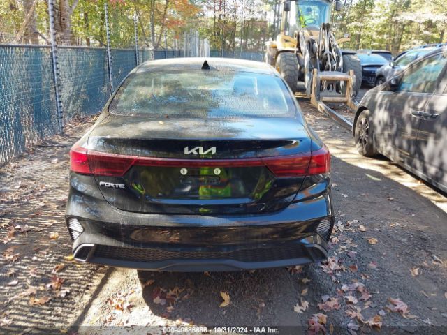3KPF24AD8NE450667 KIA Forte Lxs