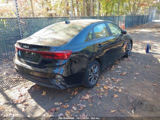 3KPF24AD8NE450667 KIA Forte Lxs