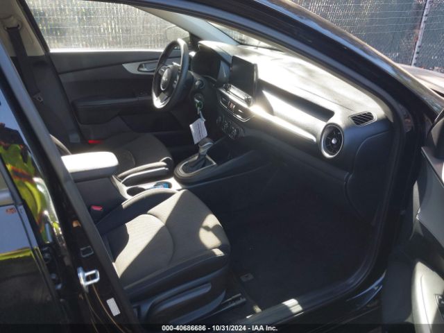 3KPF24AD8NE450667 KIA Forte Lxs