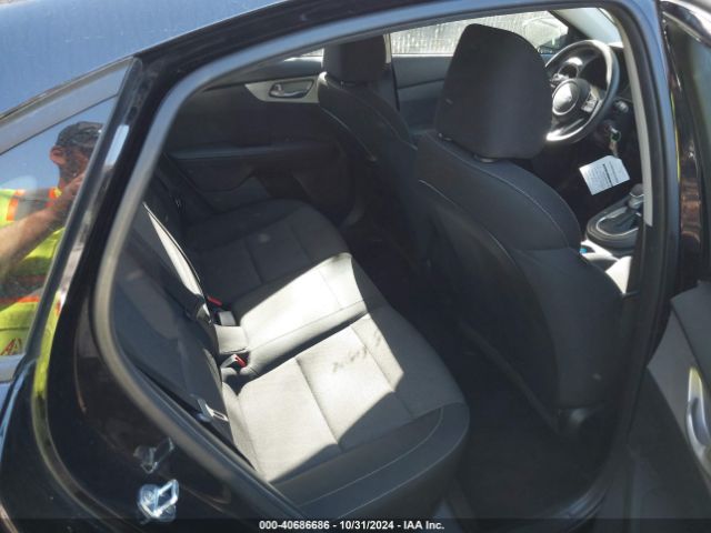 3KPF24AD8NE450667 KIA Forte Lxs