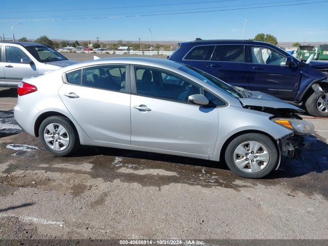 KNAFK4A66G5463821 KIA FORTE LX