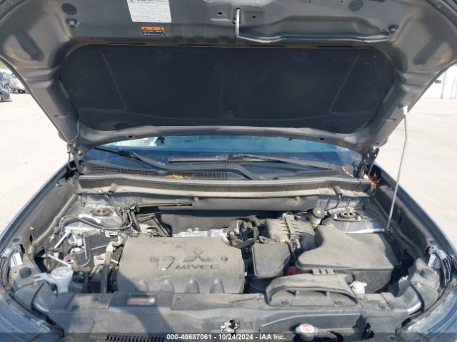 JA4AZ3A31JZ057240 Mitsubishi Outlander Es