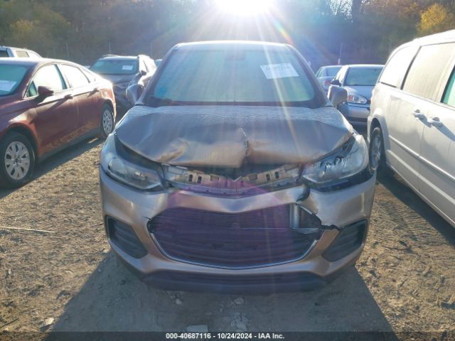 3GNCJKSB5JL313075 Chevrolet TRAX LS
