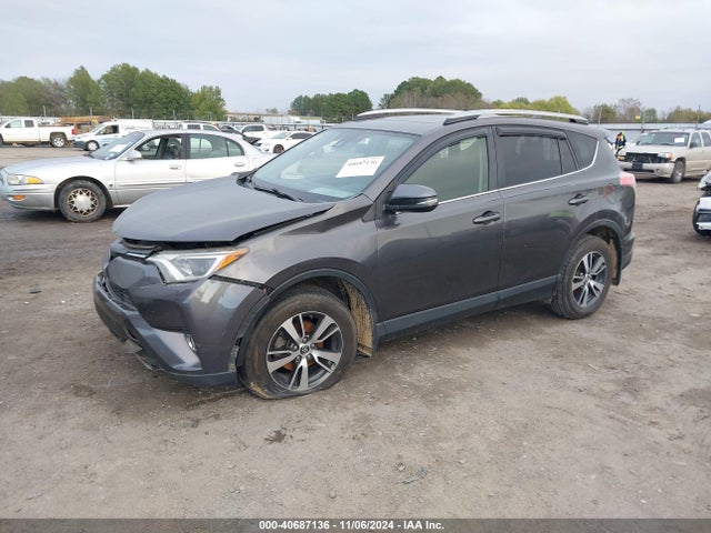 Toyota Rav4 Xle 2017 JTMWFREV6HJ705246 Image 2