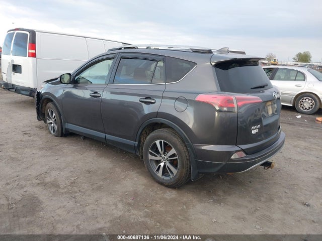 Toyota Rav4 Xle 2017 JTMWFREV6HJ705246 Image 3