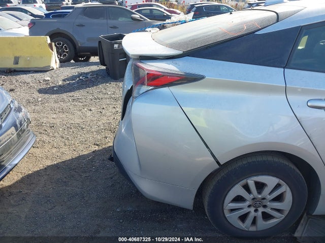 Toyota Prius Two 2017 JTDKBRFU6H3546507 Image 18