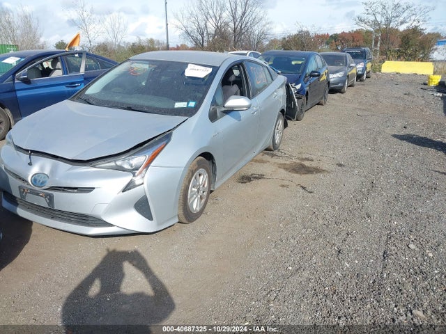 Toyota Prius Two 2017 JTDKBRFU6H3546507 Image 2