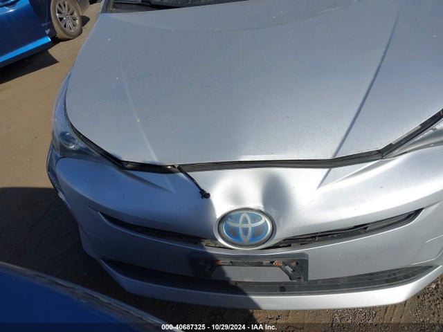 Toyota Prius Two 2017 JTDKBRFU6H3546507 Image 6