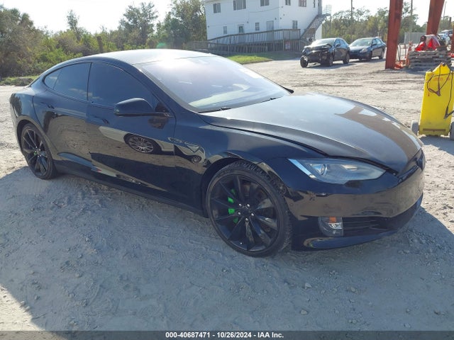 2015 TESLA MODEL S 5YJSA1H49FF092335 Photo 0