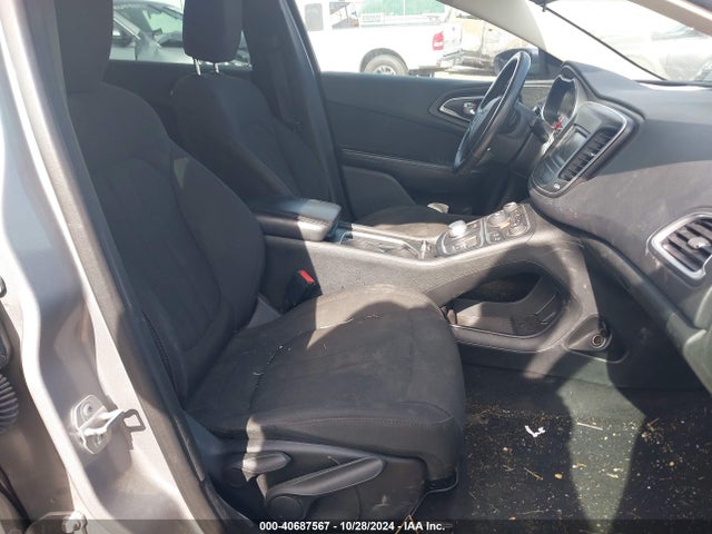 Chrysler 200 Limited 2016 1C3CCCAB7GN110700 Image 5