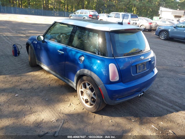 2005 MINI COOPER S WMWRE33465TD98247 Photo 2