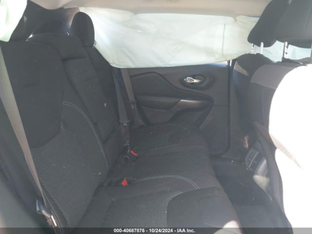 1C4PJLCB8KD296990 Jeep Cherokee Latitude Fwd