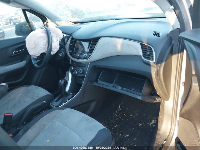 Chevrolet TRAX LS 2018 3GNCJKSB6JL386553 Image 5