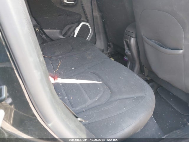 ZACNJABBXKPK08226 Jeep Renegade Latitude Fwd