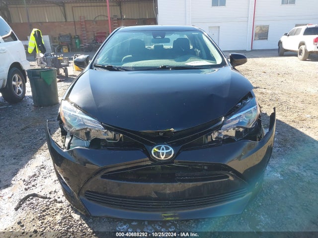 Toyota COROLLA LE 2018 5YFBURHE5JP831440 Image 13