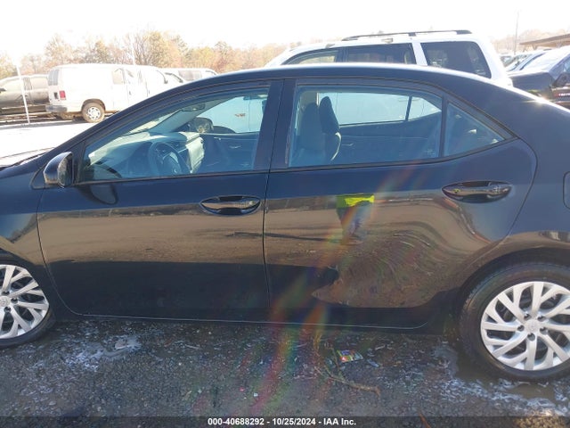 Toyota COROLLA LE 2018 5YFBURHE5JP831440 Image 15