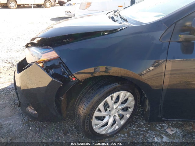 Toyota COROLLA LE 2018 5YFBURHE5JP831440 Image 21