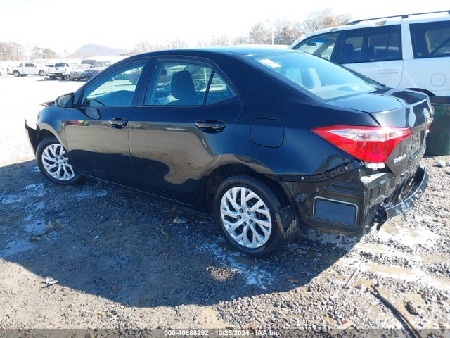 Toyota COROLLA LE 2018 5YFBURHE5JP831440 Image 3