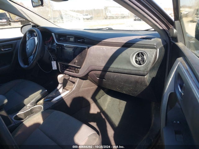 Toyota COROLLA LE 2018 5YFBURHE5JP831440 Image 5