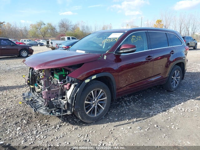 Toyota Highlander Xle 2018 5TDJZRFH5JS844920 Image 2