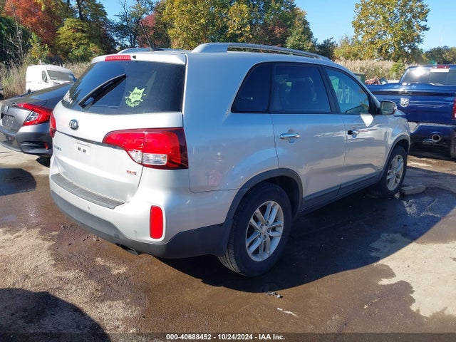 KIA SORENTO LX 2014 5XYKTCA69EG546172 Image 4