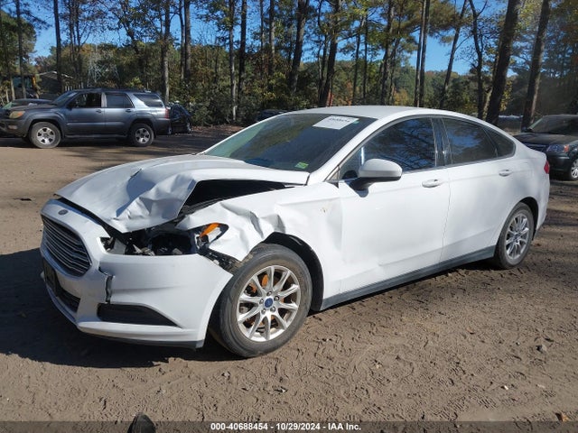 Ford FUSION S 2016 3FA6P0G73GR244220 Image 2