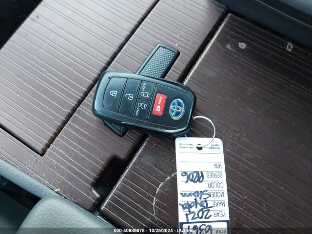 Toyota SIENNA LE 2021 5TDKRKEC9MS043252 Image 11
