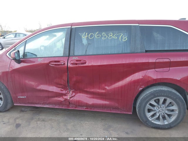 Toyota SIENNA LE 2021 5TDKRKEC9MS043252 Image 15