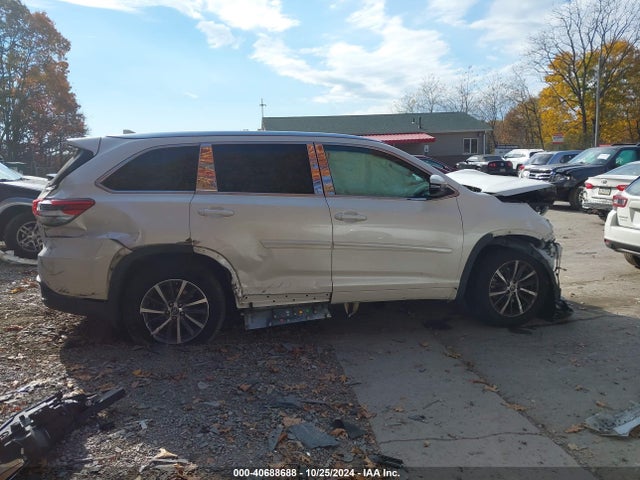 Toyota Highlander Xle 2018 5TDJZRFHXJS543978 Image 14