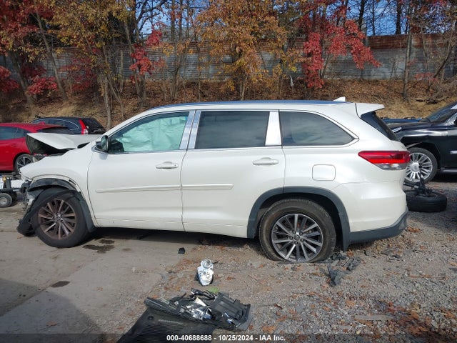 Toyota Highlander Xle 2018 5TDJZRFHXJS543978 Image 15