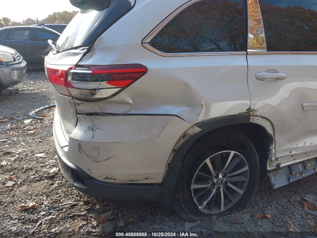 Toyota Highlander Xle 2018 5TDJZRFHXJS543978 Image 12