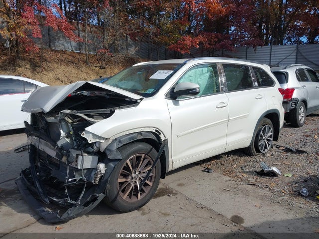 Toyota Highlander Xle 2018 5TDJZRFHXJS543978 Image 2