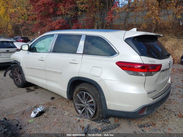 Toyota Highlander Xle 2018 5TDJZRFHXJS543978 Image 3
